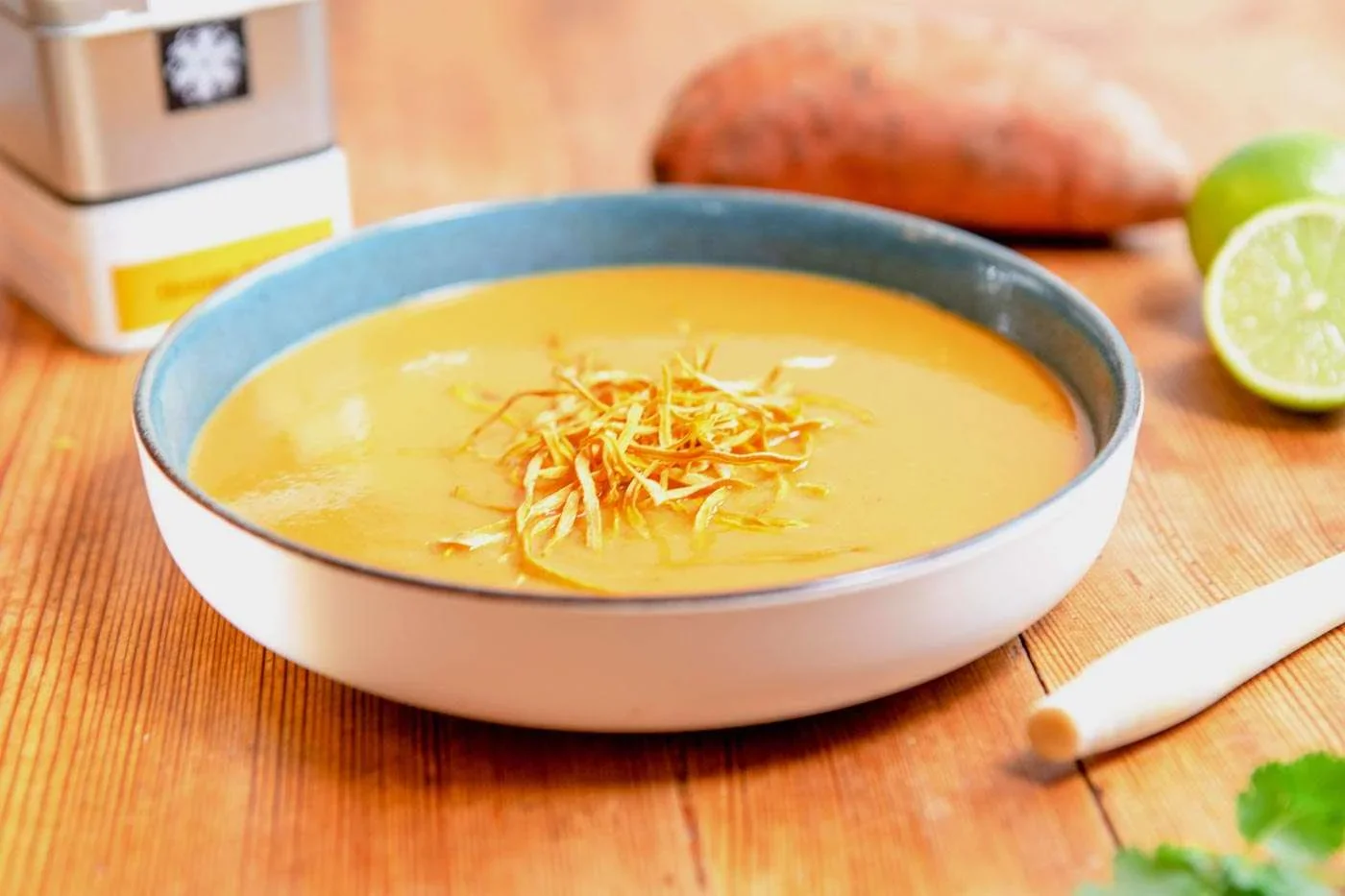 Süßkartoffel-Limetten-Suppe mit Orange Safari