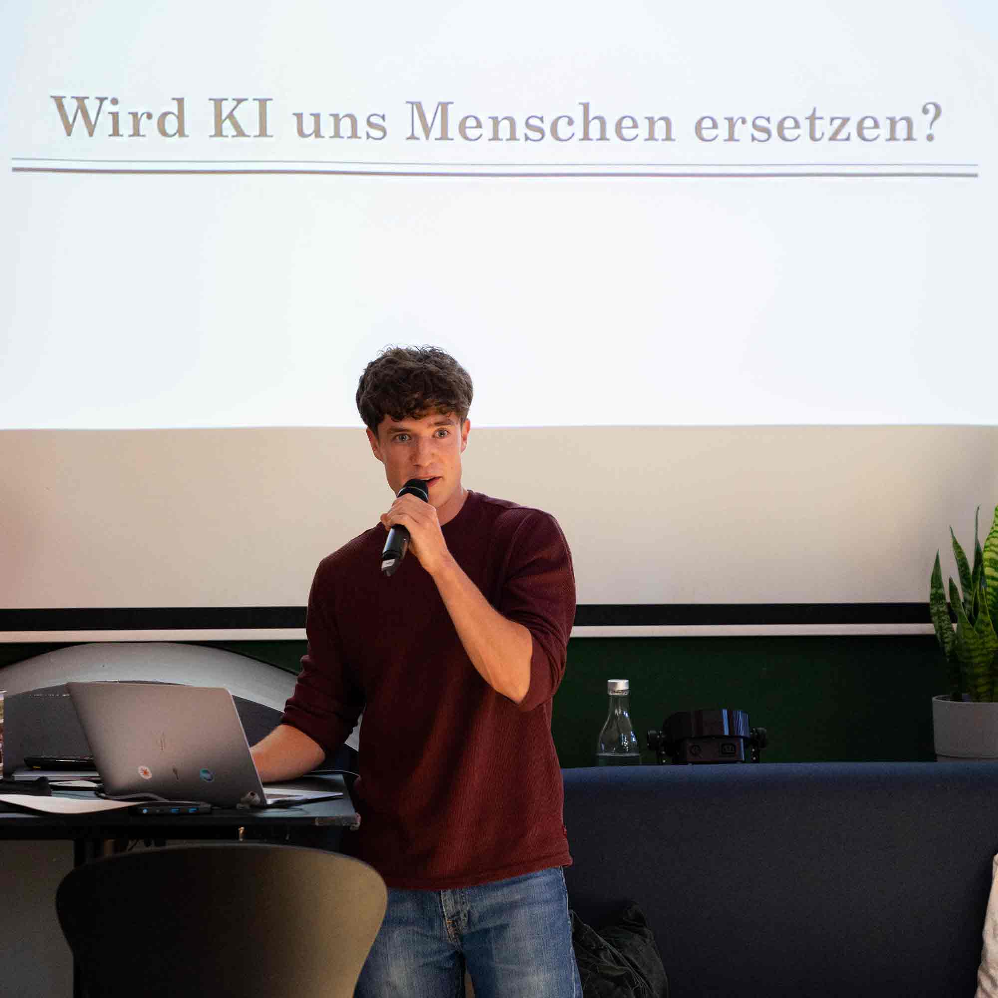 Ticket: Philosophischer Salon No. 29, Teil 2 zum Schwerpunkt »Verantwortungsvolle KI« mit Can Rager am 17/11/26