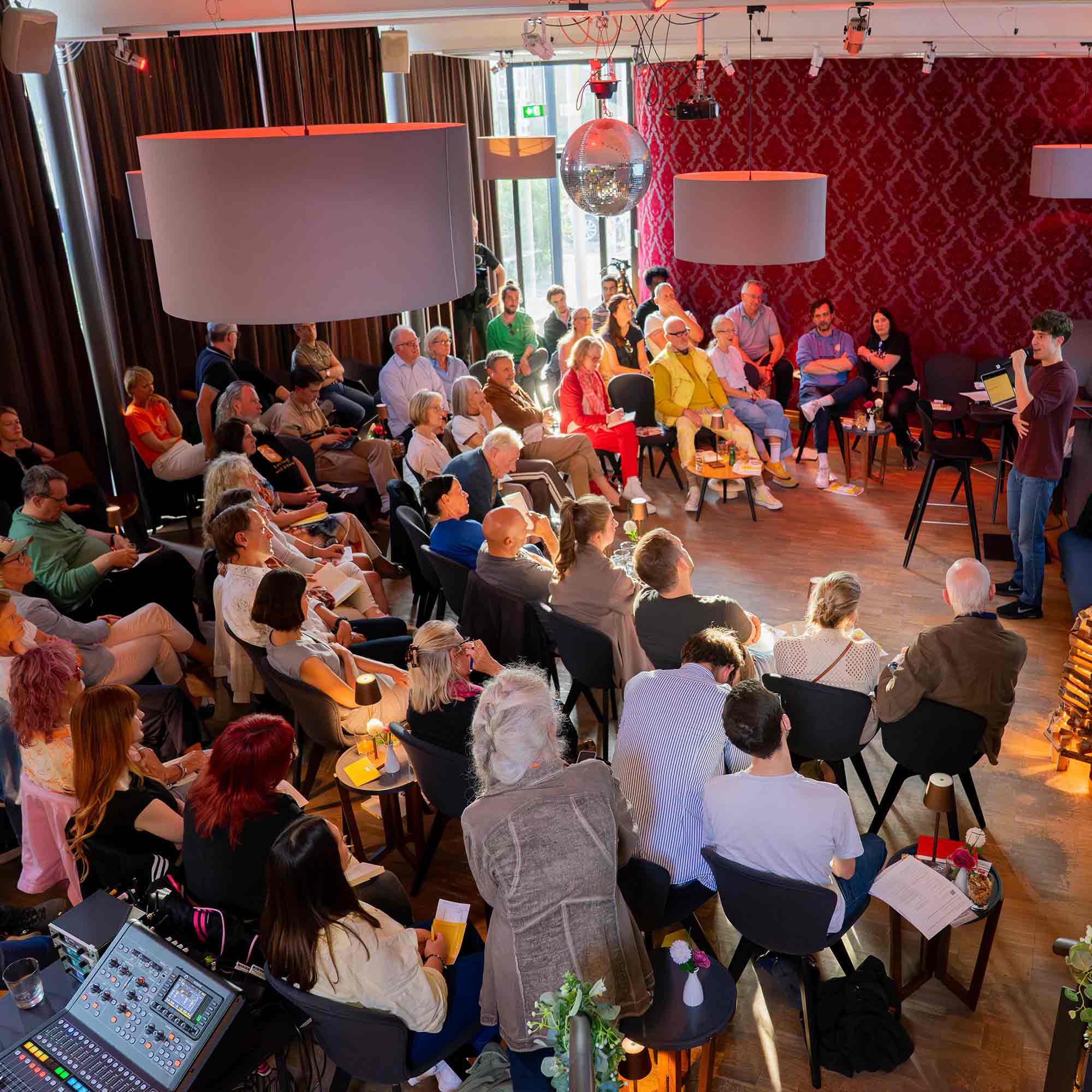Ticket: Philosophischer Salon No. 29, Teil 2 zum Schwerpunkt »Verantwortungsvolle KI« mit Can Rager am 17/11/26